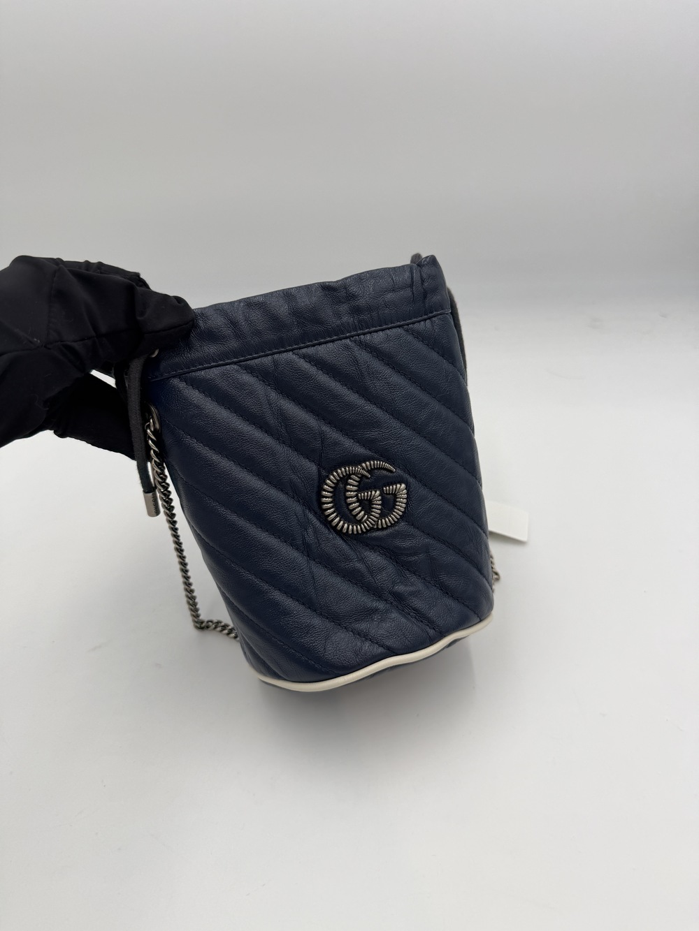 Gucci Drawstring Chain Shoulder - Picture 3 of 10